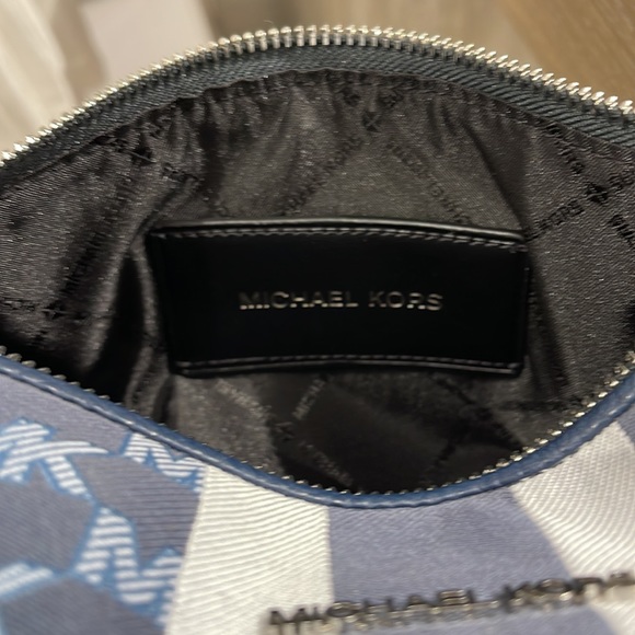 Michael Kors Men’s Women’s Cooper mini duffle xbody NWT
Navy Multi
NWT - Picture 13 of 16